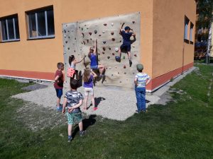 V Komárově vyrostla nová lezecká stěna