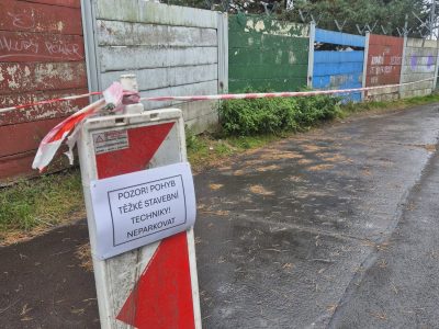 Upozornění – dočasný zákaz parkování na Tovární ulici