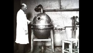 Dokumenty o historii komárovské farmaceutické firmy